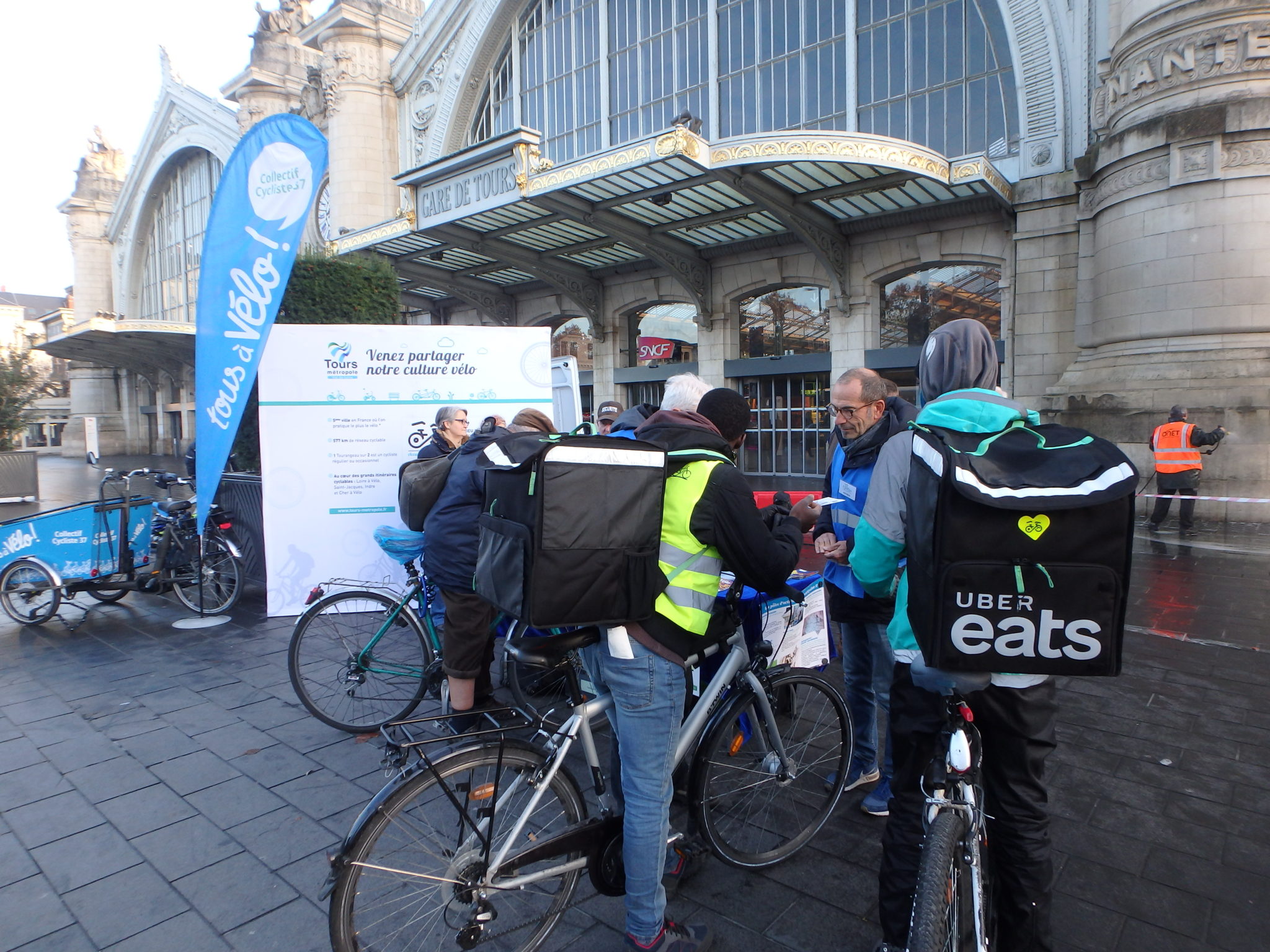 Cyclistes, brillez ! - ADAV - Droit au vélo