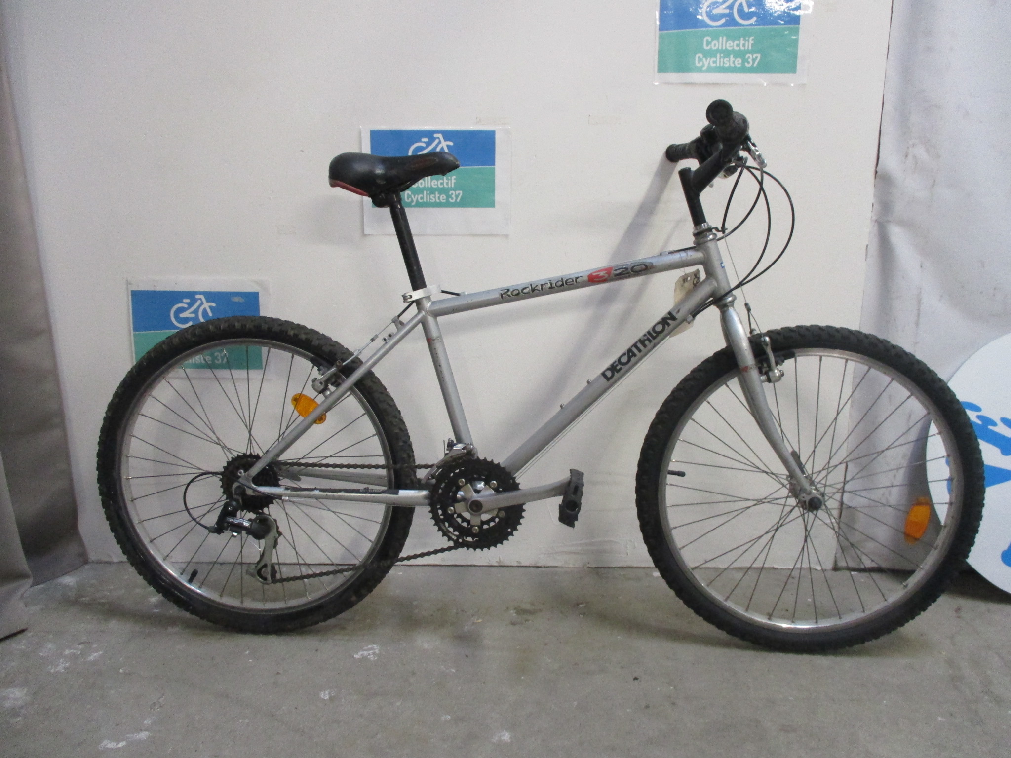 Vtt rockrider best sale 320 decathlon