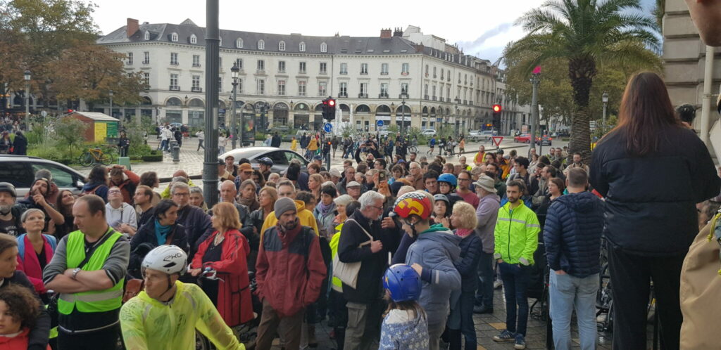 Hommage à Marion et à Paul, Tours, le samedi 19 octobre 2024. ©Collectif Cycliste 37, octobre 2024.